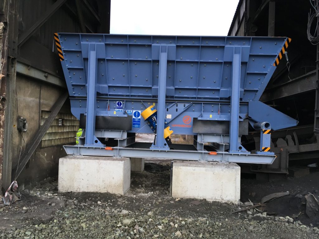 Delivery of Vibrating feeder and Receiving hopper