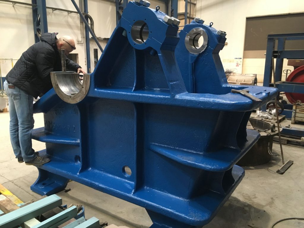 JAW CRUSHER V7-2N REPAIR OF PENDULUM AND FRAME