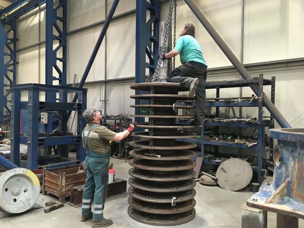 Repair of rotors and cases of Hammer crusher with rollers, KDV 1137 series